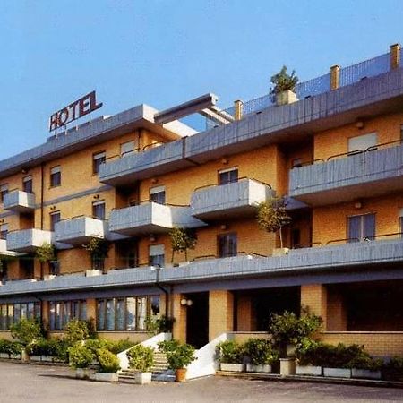 Hotel San Crispino Morrovalle Экстерьер фото